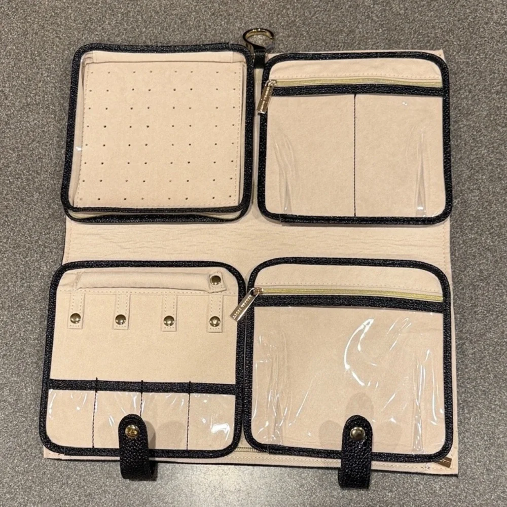 Kendra Scott Tan and Black Travel Jewelry Case - Picture 2 of 5